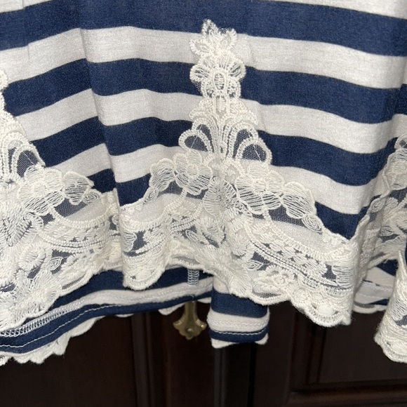 Top - Picture 2 of 4